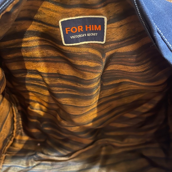 For Him Mens Victoria’s Secret Duffle - Picture 7 of 8